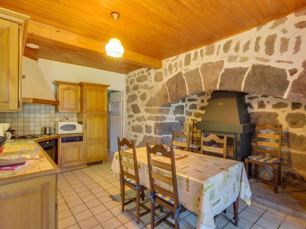 Beautiful Villa In The Parc Des Volcans D Auvergne วิค-ซูร์-แซร์ ภายนอก รูปภาพ