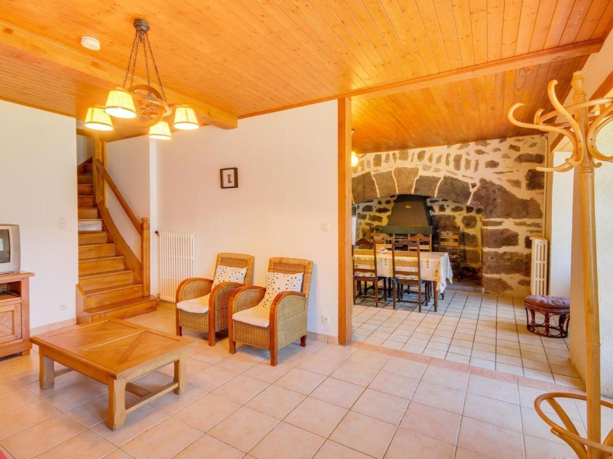 Beautiful Villa In The Parc Des Volcans D Auvergne วิค-ซูร์-แซร์ ภายนอก รูปภาพ