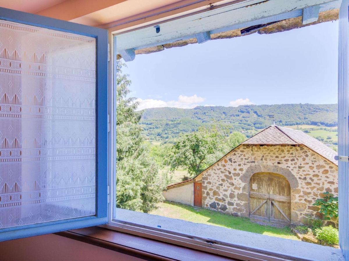 Beautiful Villa In The Parc Des Volcans D Auvergne วิค-ซูร์-แซร์ ภายนอก รูปภาพ